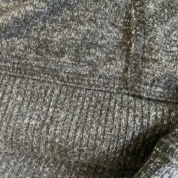 Super cute and comfy zip up. Preppy and jappy. Wear on stars displayed. - Picture 5 of 8